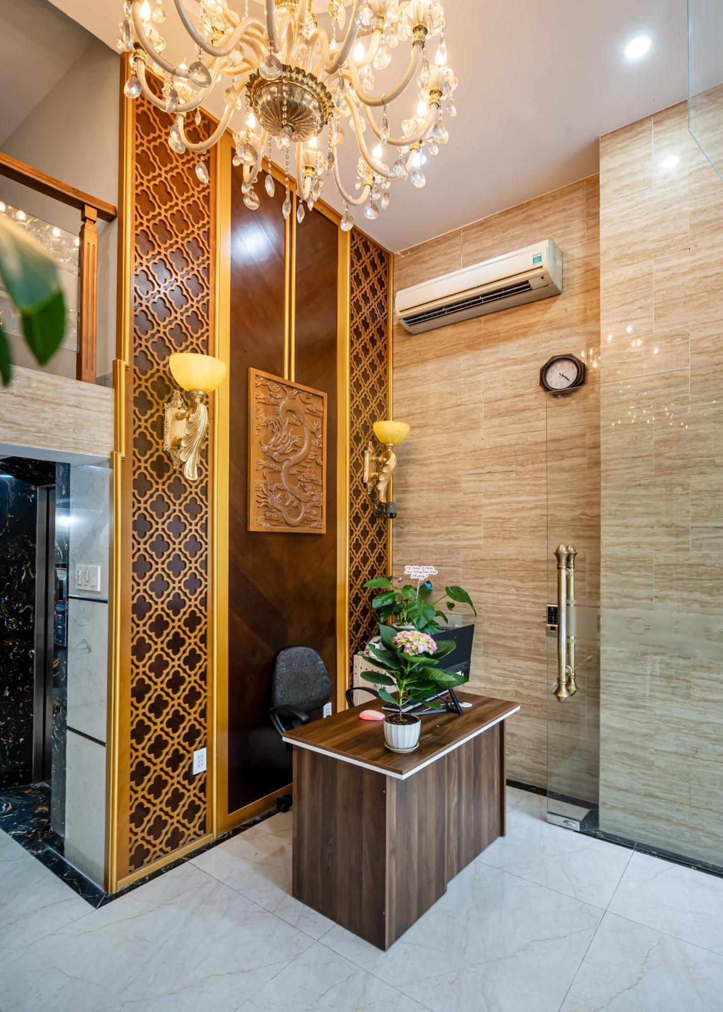 Lotus Nguyen Phi Khanh Q1